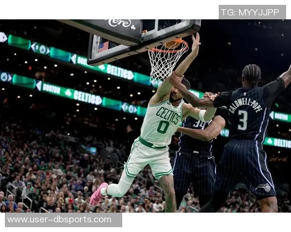 塔图姆分享惊艳扣篮视频引发热议鞋子成关键因素引发讨论 塔图姆分享惊艳扣篮视频引发热议鞋子成关键因素引发讨论